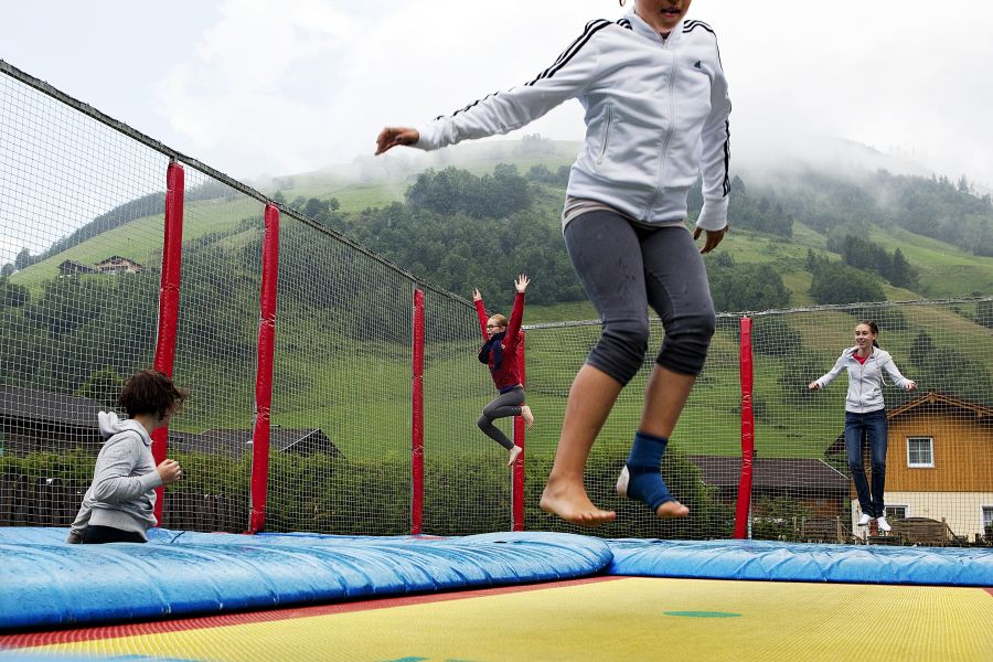 Riesentrampolin, Spielplatz, Urlaub in den Bergen, Gasthof Hotel Rauis, Andrwirt, Salzburg, Nationalpark Hohe Tauern, Camping, Kinder Uralaub, Sommerfreische